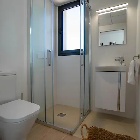 Primera Linea De Playa Con Vistas Directas Al Mar-apartamento Premium Albufereta Alicante