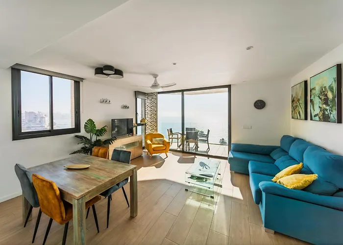 Primera Linea De Playa Con Vistas Directas Al Mar-apartamento Premium Albufereta Alicante